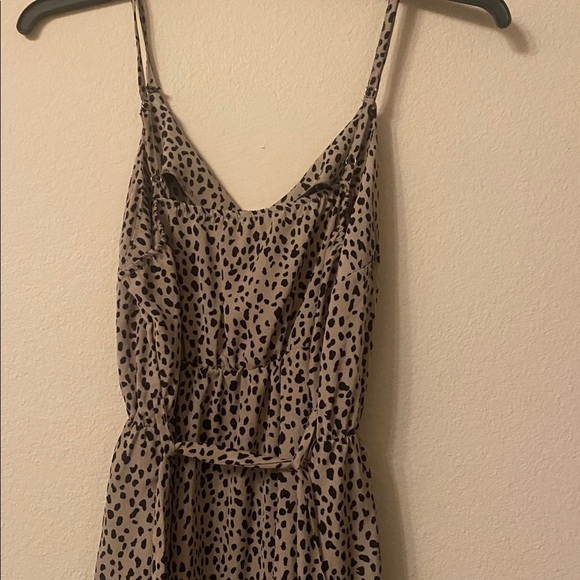 Elegant Tan Maxi Dress with Belt - Picture 4 of 7